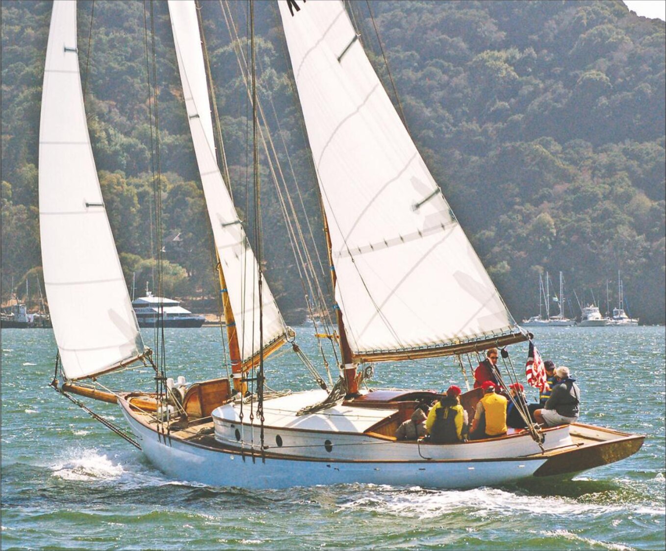 Yankee on an easy sail along the Marin shore